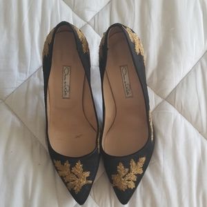 Black and gold leaf pumps